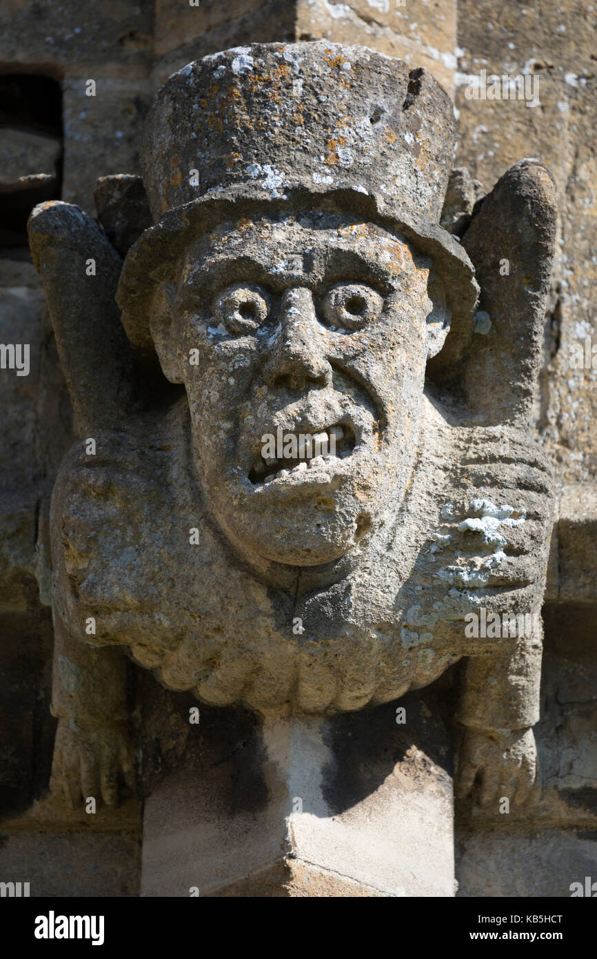 Gargoyle on St. Peter's Church, Winchcombe, Cotswolds, Gloucestershire, Angleterre, Royaume-Uni, Europe Banque D'Images