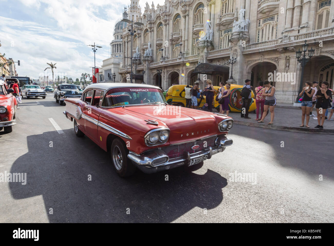 Voiture américaine classique utilisé comme taxi, connu localement comme almendrones, La Havane, Cuba, Antilles, Amérique centrale Banque D'Images