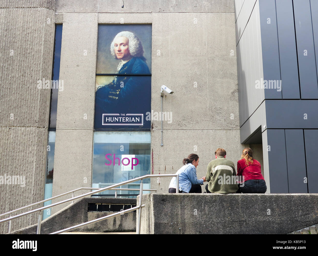 Glasgow 28 septembre 2017. Pause déjeuner ensoleillé chaud pour les étudiants de l'Université de Glasgow. Credit : ALAN OLIVER/Alamy Live News Banque D'Images