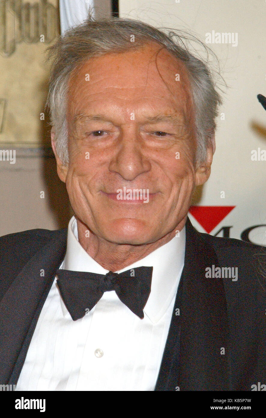 Hollywood, CA, USA. 28 sep, 2017. 27 septembre 2017 - Hugh marston hefner aka ''hef'' était un éditeur de magazine, éditeur, homme d'affaires, et Playboy international mieux connu comme le rédacteur en chef et éditeur du magazine Playboy, qu'il a fondée en 1953. hefner est le fondateur et directeur général de la création d'entreprises, le playboy du groupe d'édition qui fonctionne le magazine. hefner était également un activiste politique et philanthrope. photo : fév. 8, 2004 ; Hollywood, CA, USA, personnalité Hugh Hefner pendant la bmg 46th annual Grammy awards grammy célébration de l'après-gala tenu à Banque D'Images
