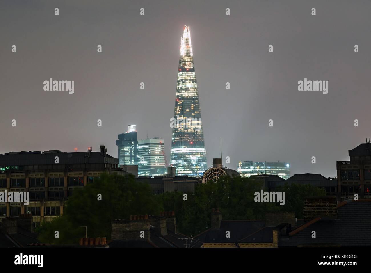 Angleterre : Londres, Southwark avec 'le tesson' gratte-ciel dans la nuit. photo du 06. mai 2017. Dans le monde d'utilisation | Banque D'Images