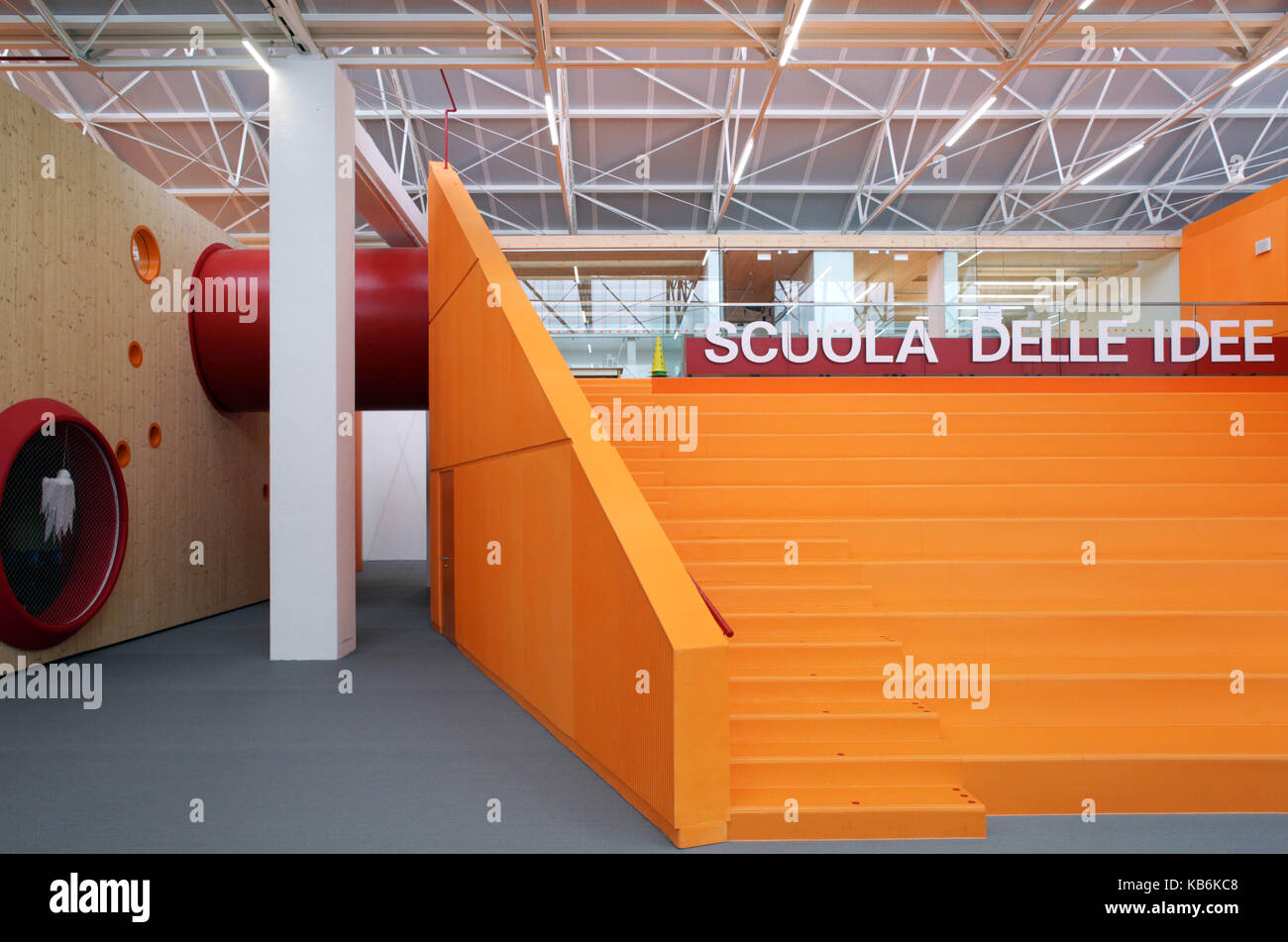 L'opificio golinelli, un musée-laboratoire de la connaissance scientifique réalisée en 2015 sur la commission de la fondation golinelli. photo d'identité de l'école Banque D'Images