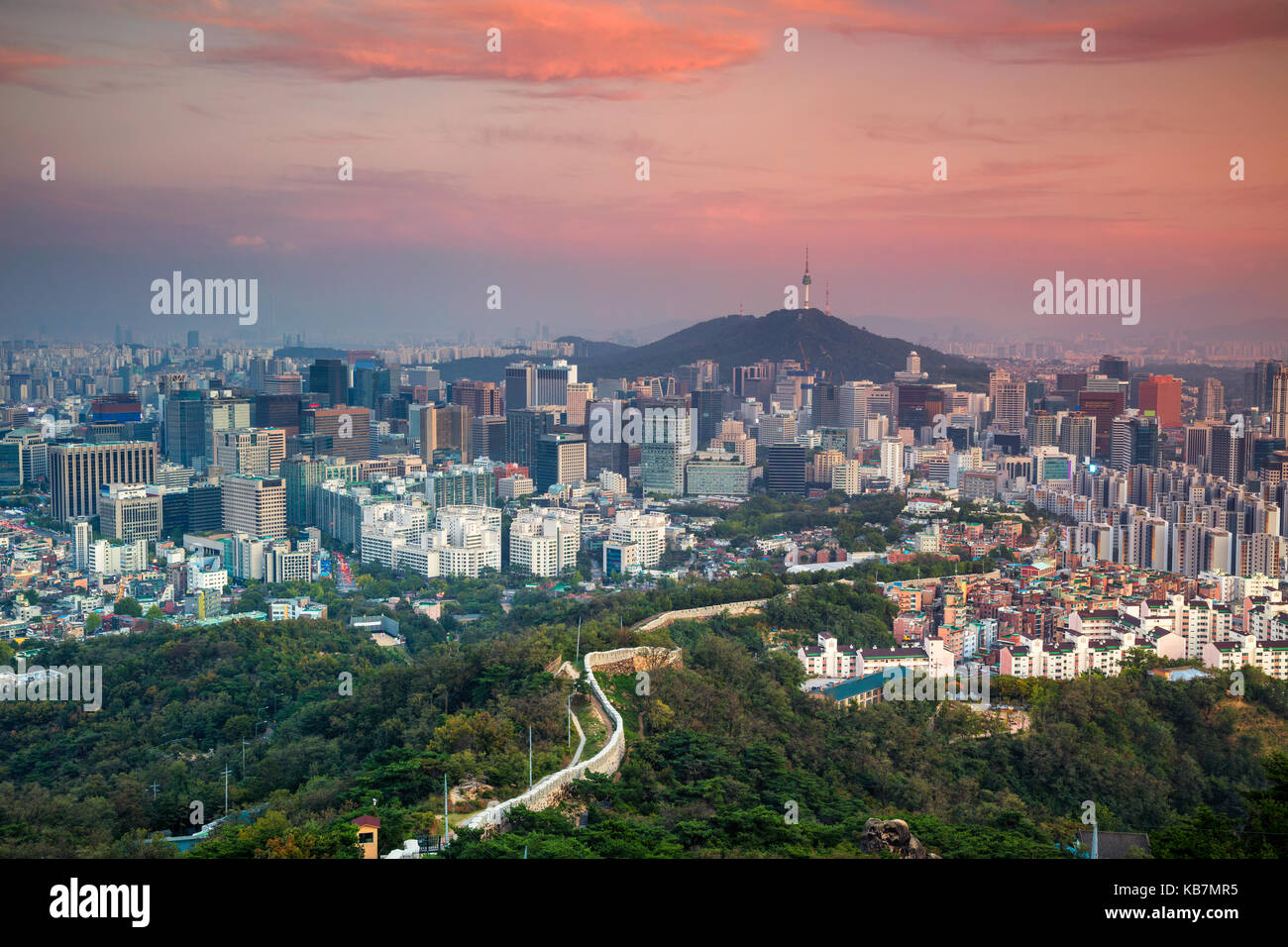 Séoul. cityscape image de centre-ville de Séoul en été au coucher du soleil. Banque D'Images