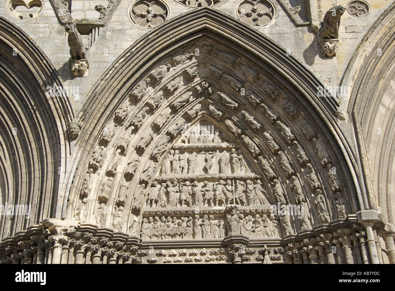 Détail de la scène biblique dans la pierre de la cathédrale de Bayeux Normandie France Banque D'Images