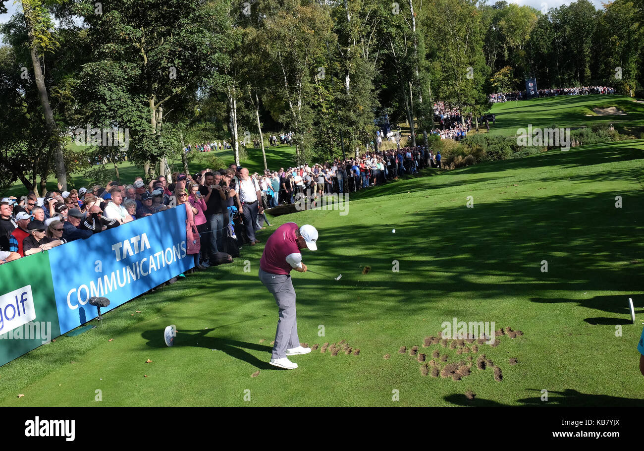 Lee Westwood l'angleterre tees au large de la 10e au cours de la première journée de la British masters à fermer house golf club, Newcastle. Banque D'Images