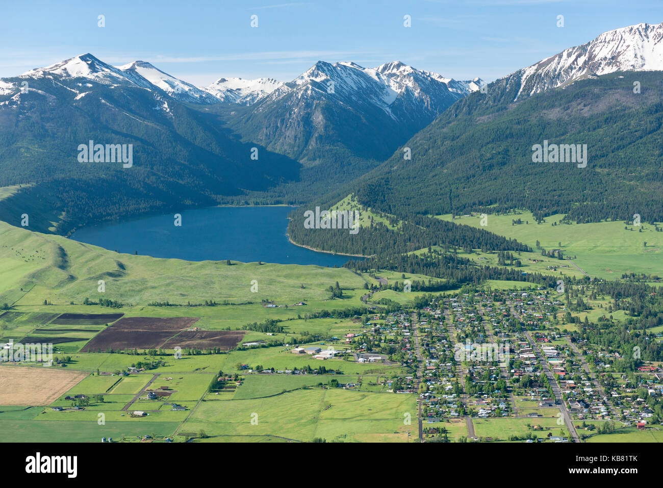 Vue aérienne de la ville de joseph, wallowa Lake et de la montagnes wallowa dans le nord-est de l'oregon. Banque D'Images
