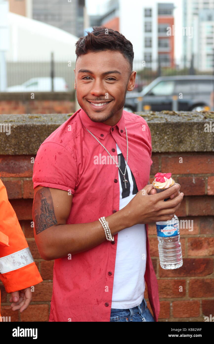 Marcus Collins performing at Liverpool fierté, tenue à Stanley Street, Liverpool's Pier Head Banque D'Images