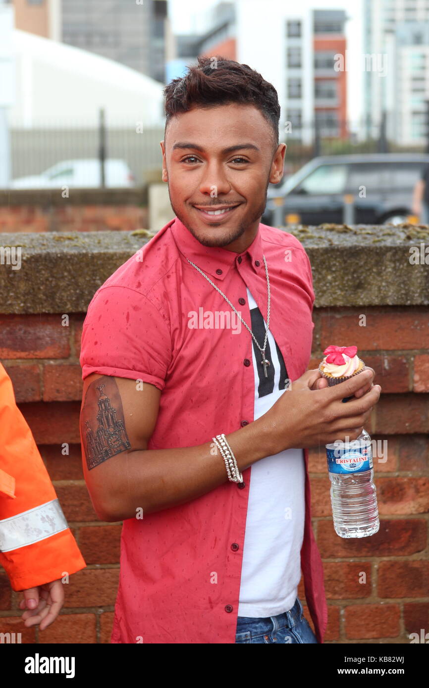 Marcus Collins performing at Liverpool fierté, tenue à Stanley Street, Liverpool's Pier Head Banque D'Images