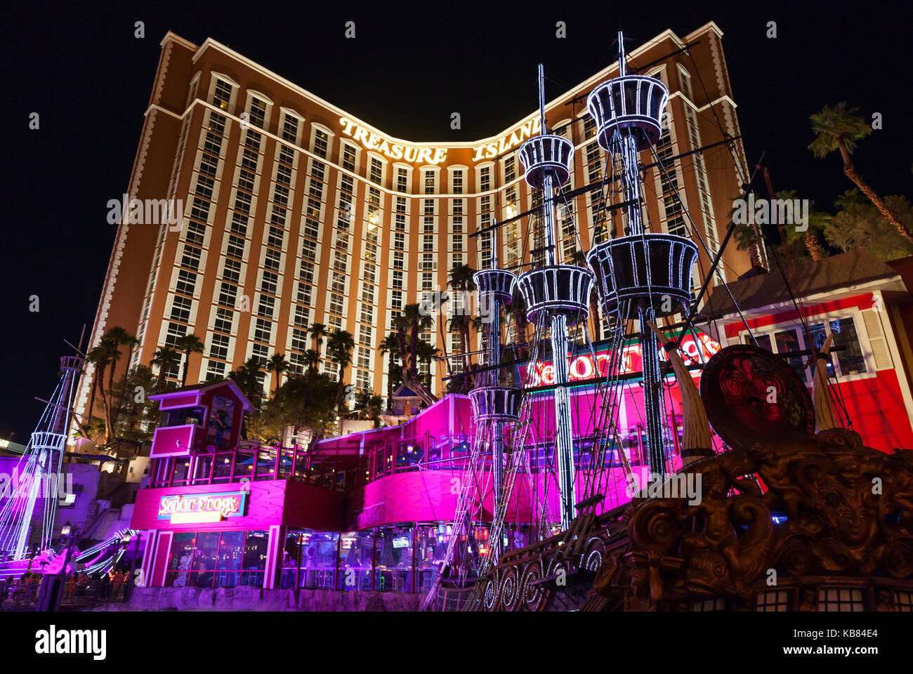 Une vue nocturne du Treasure Island Hotel and Casino à Las Vegas Boulevard, à Las Vegas, Nevada. Banque D'Images