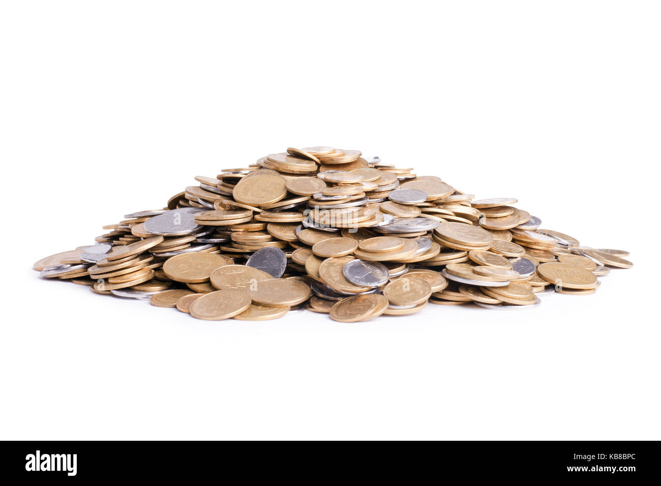 Tas de pièces ukrainiennes isolé sur fond blanc Banque D'Images