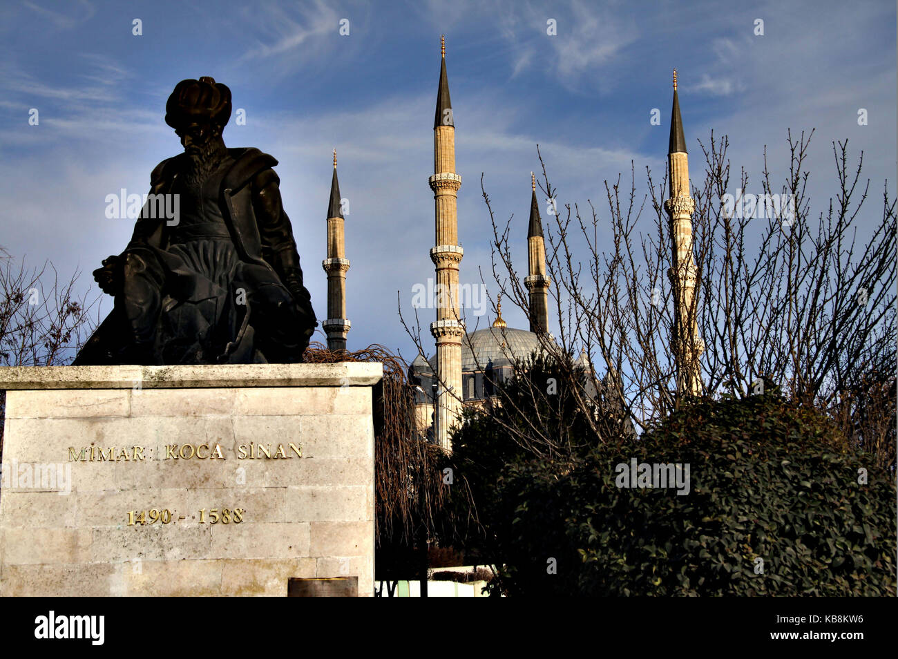 Mimar Sinan statue et mosquée Selimiye, Turquie Banque D'Images