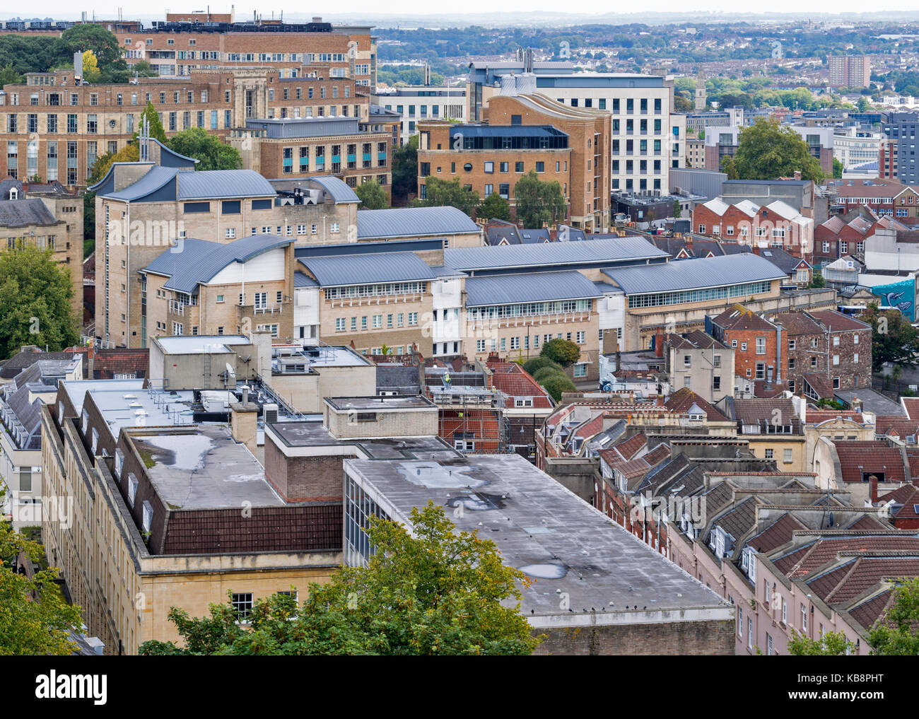 Le CENTRE-VILLE DE BRISTOL EN ANGLETERRE LA TOUR CABOT BRANDON HILL VUE DE L'École de médecine de l'université Banque D'Images