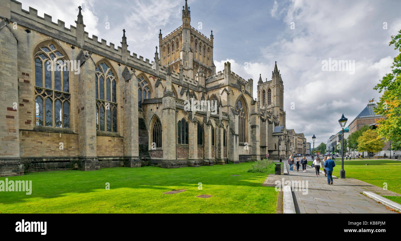Le CENTRE-VILLE DE BRISTOL ENGLAND COLLEGE GREEN LA CATHÉDRALE DE BRISTOL Banque D'Images