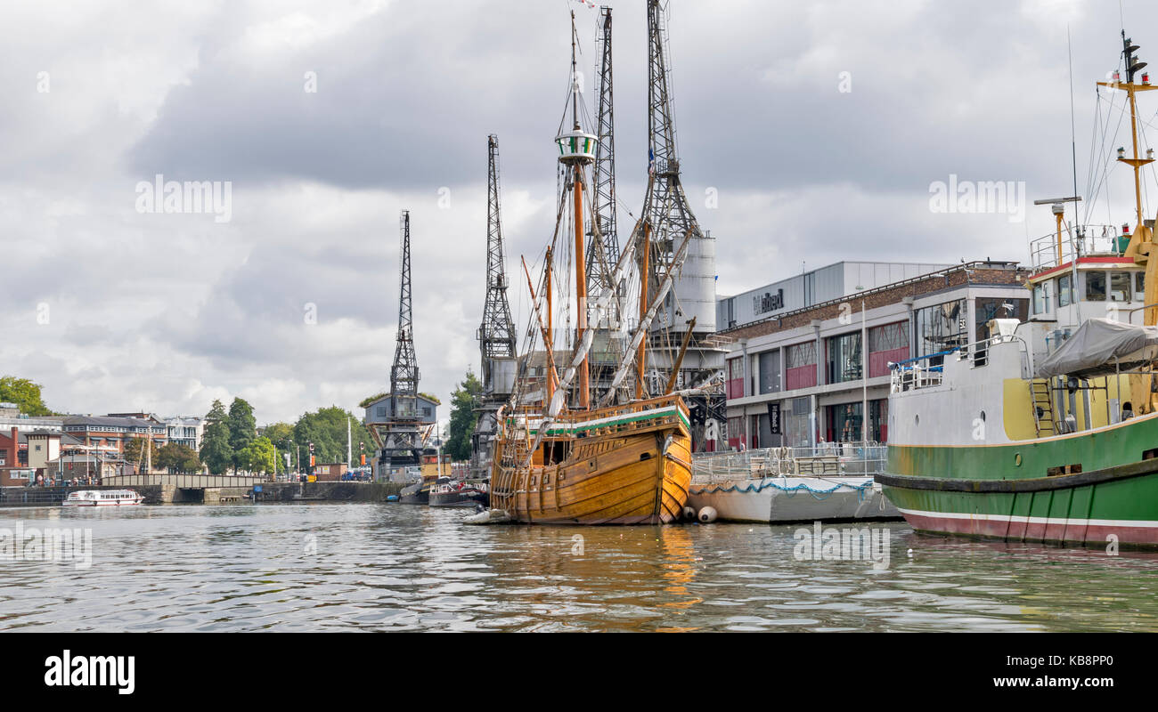 L'ANGLETERRE DE L'OUEST DU CENTRE-VILLE DE BRISTOL de condensats chauds DOCK HARBOURSIDE ET UNE VUE SUR LE NAVIRE LE MATTHEW Banque D'Images