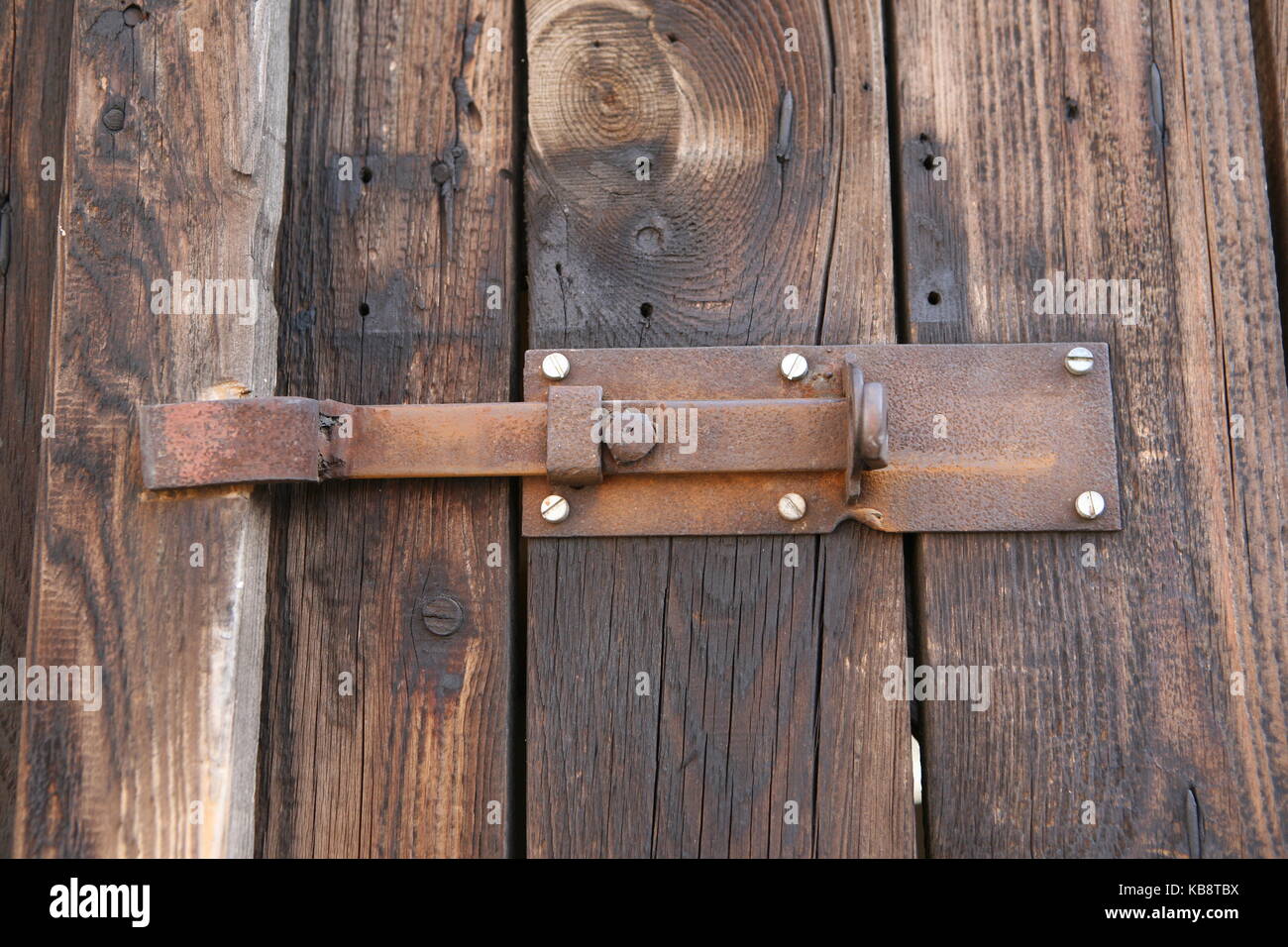 Holztüre mit Riegel - Porte Coffret bois Banque D'Images