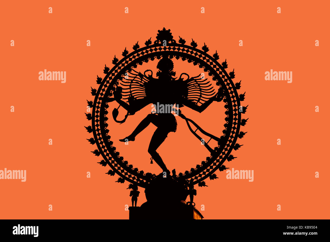 Silhouette de Nataraja, l'inscription du dieu hindou Shiva comme le danseur extatique cosmique Banque D'Images