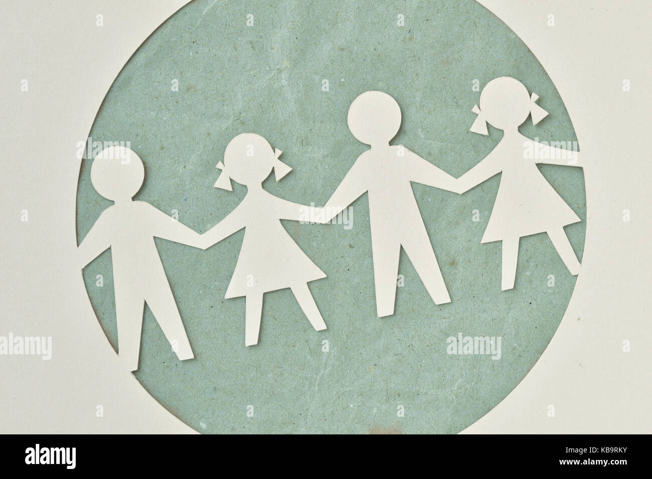 Silhouette de papier coupé d'enfants - La chaîne de l'écologie et du concept de la responsabilité sociale Banque D'Images