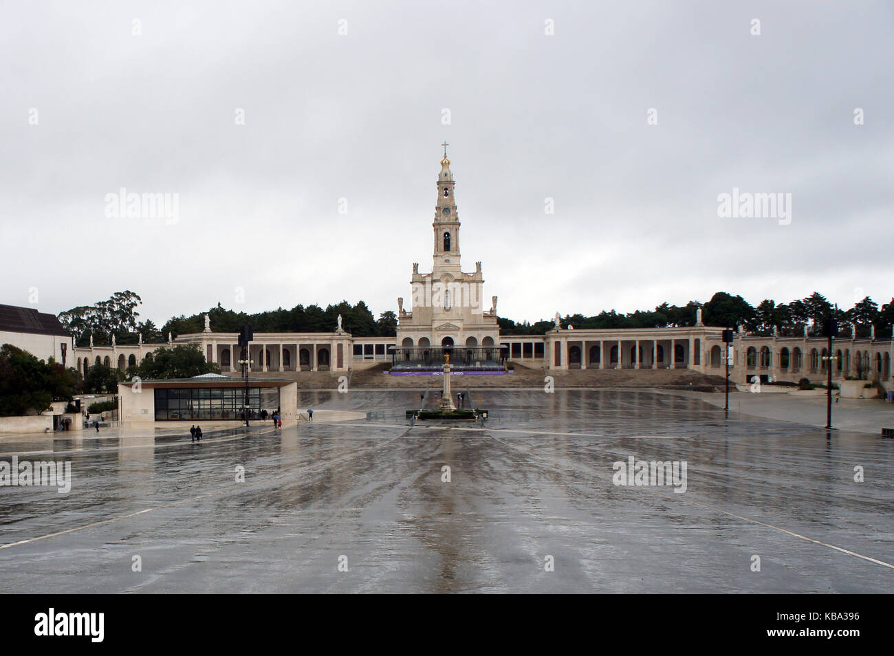 Square et Eglise Notre Dame du Rosaire de Fatima, Portugal - destination de pèlerinage Banque D'Images