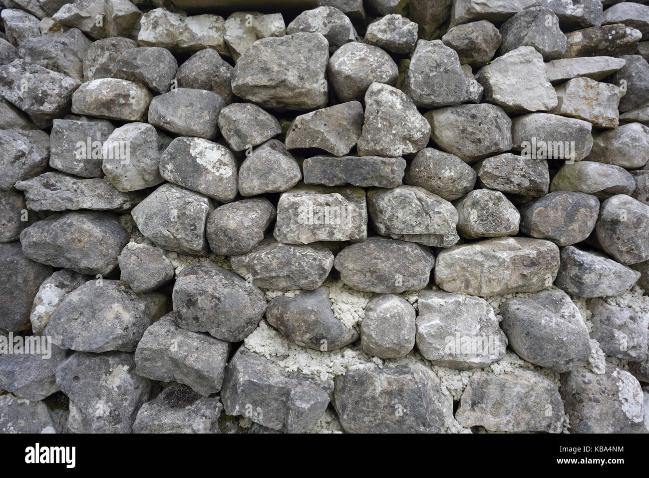 Mur en pierre sèche dans le Yorkshire Dales, faite de calcaire Banque D'Images