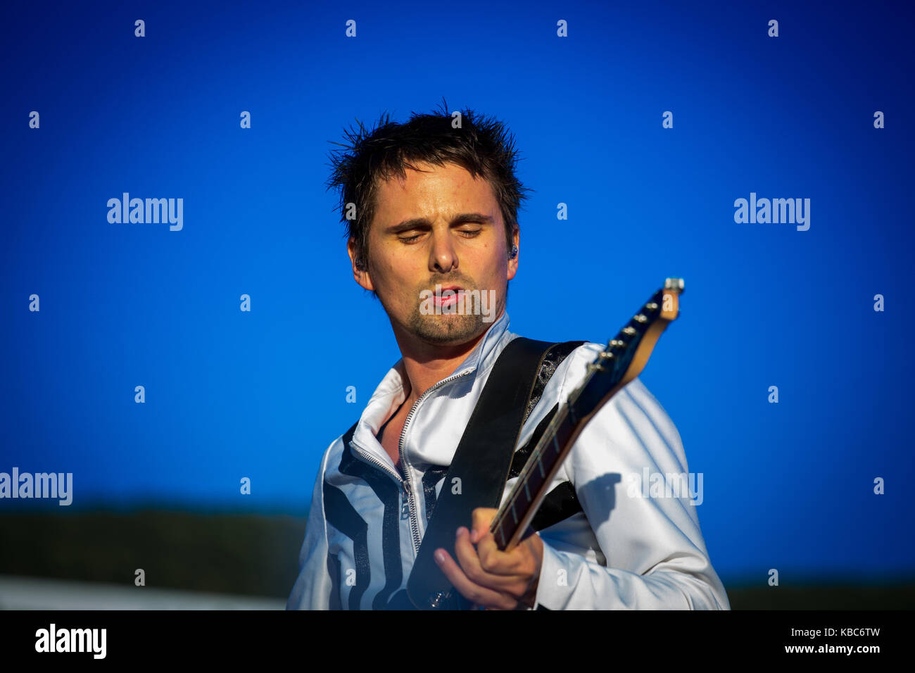 Le groupe de rock anglais Muse donne un concert à Brann Stadion. Ici, le chanteur, compositeur et musicien Matthew Bellamy est photographié en direct sur scène. Norvège, 19/07 2013. Banque D'Images