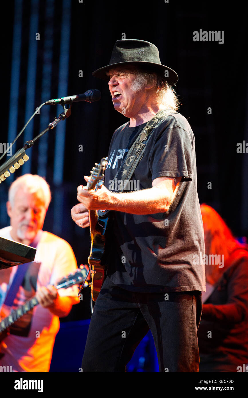 Neil Young, chanteur, compositeur et musicien canadien, exécute un concert en direct à Bergenhus Festning, à Bergen. Norvège, 01/08 2014. Banque D'Images