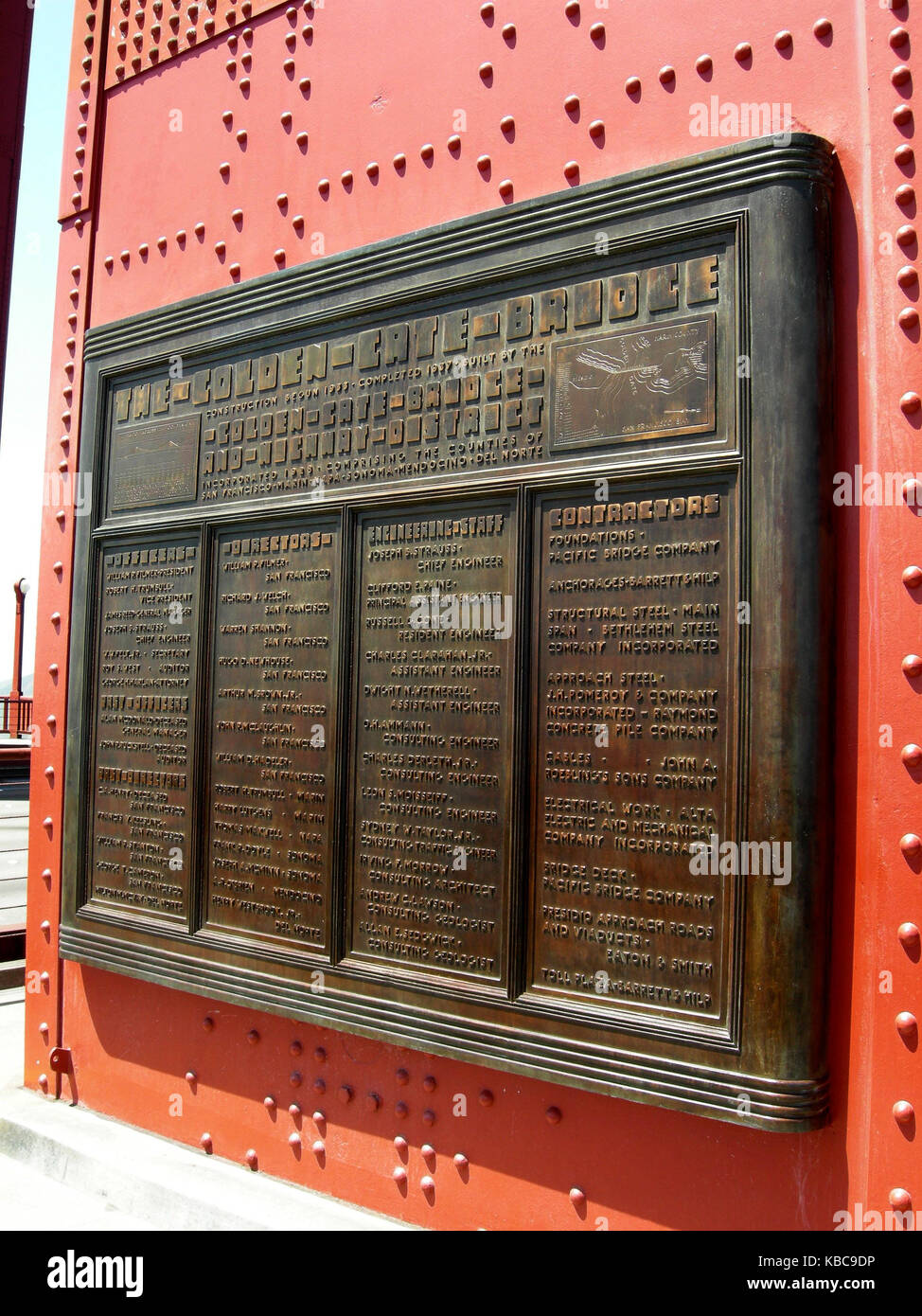 Commission d'information historique accroché sur le golden gate bridge à San Francisco, USA. Banque D'Images