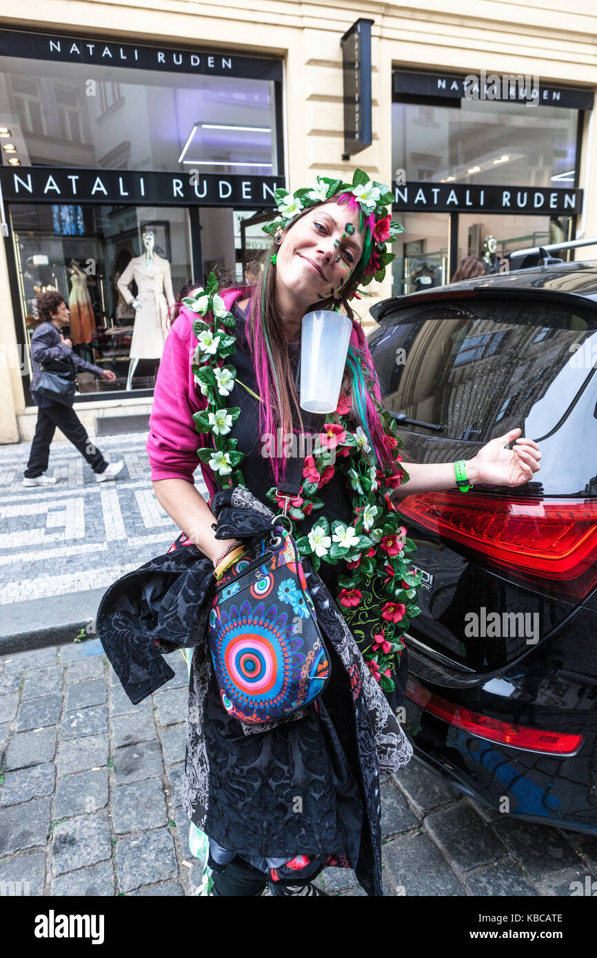 La rue Dlouha, Prague, République tchèque femme que j'avant de Natali Ruden store Banque D'Images