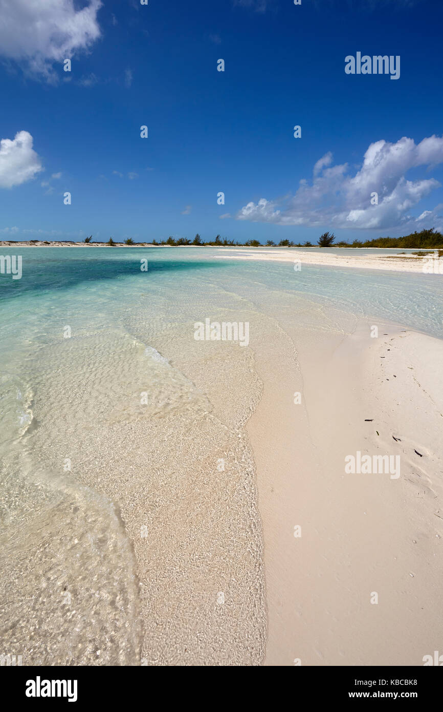 Une barre de sable sur l'eau Cay, au large de la pointe nord de Providenciales, Turks et Caicos, dans les Caraïbes, l'Amérique centrale Banque D'Images