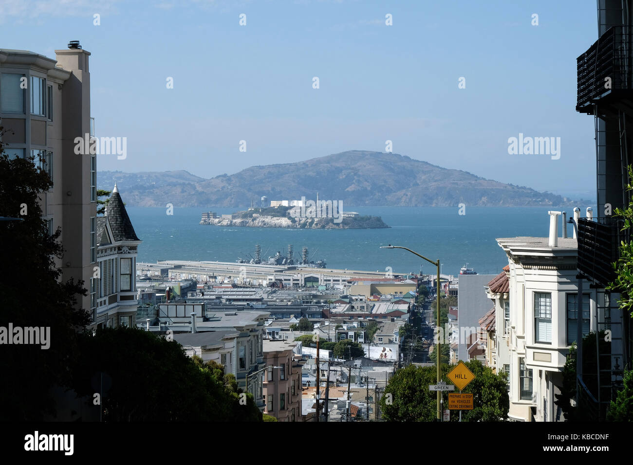 La vue sur le centre-ville de San Francisco et l'île d'Alcatraz en Californie, USA. Banque D'Images