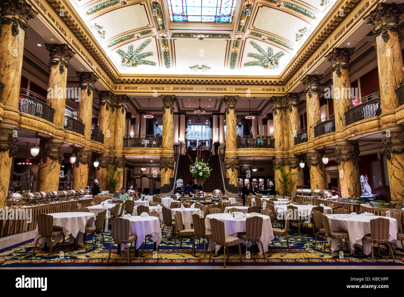 Richmond Virginia,Jefferson Hotel,historique,intérieur,hôtel,luxe,cinq,5 étoiles,Tiffany,vitraux,lucarne,Rotunda lobby,mezzanine,VA170521137 Banque D'Images