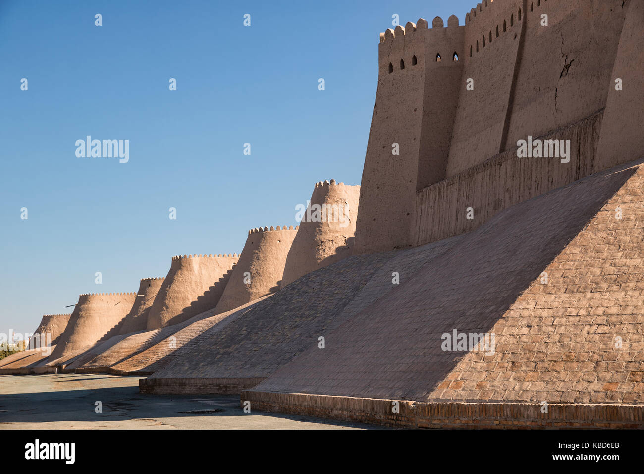 Murs de l'ancienne forteresse de ichan kala dans la ville de Khiva, Ouzbékistan Banque D'Images