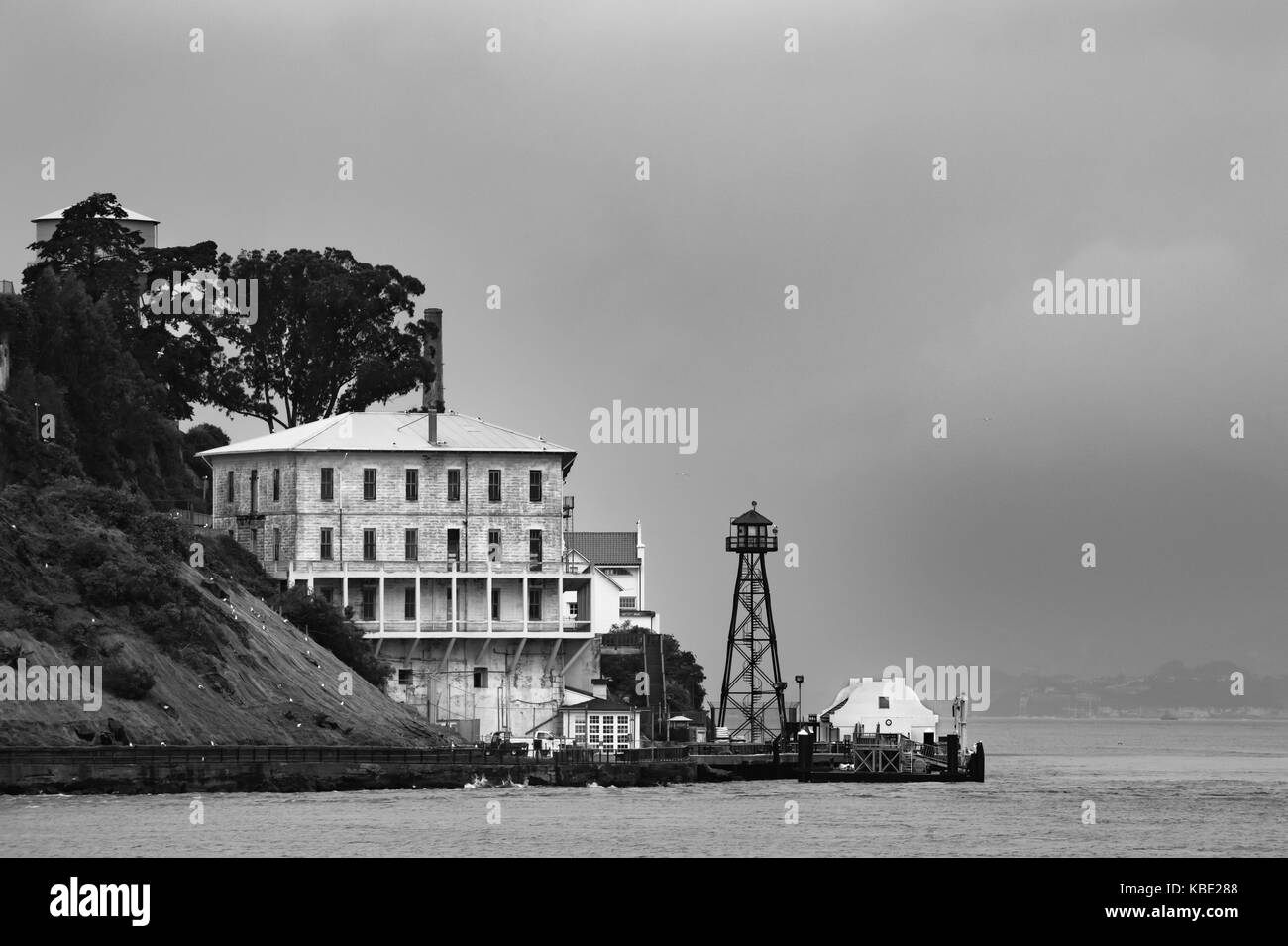 Vue sur la baie de San Francisco jusqu'à la prison d'Alcatraz en Californie, Californie, États-Unis Banque D'Images