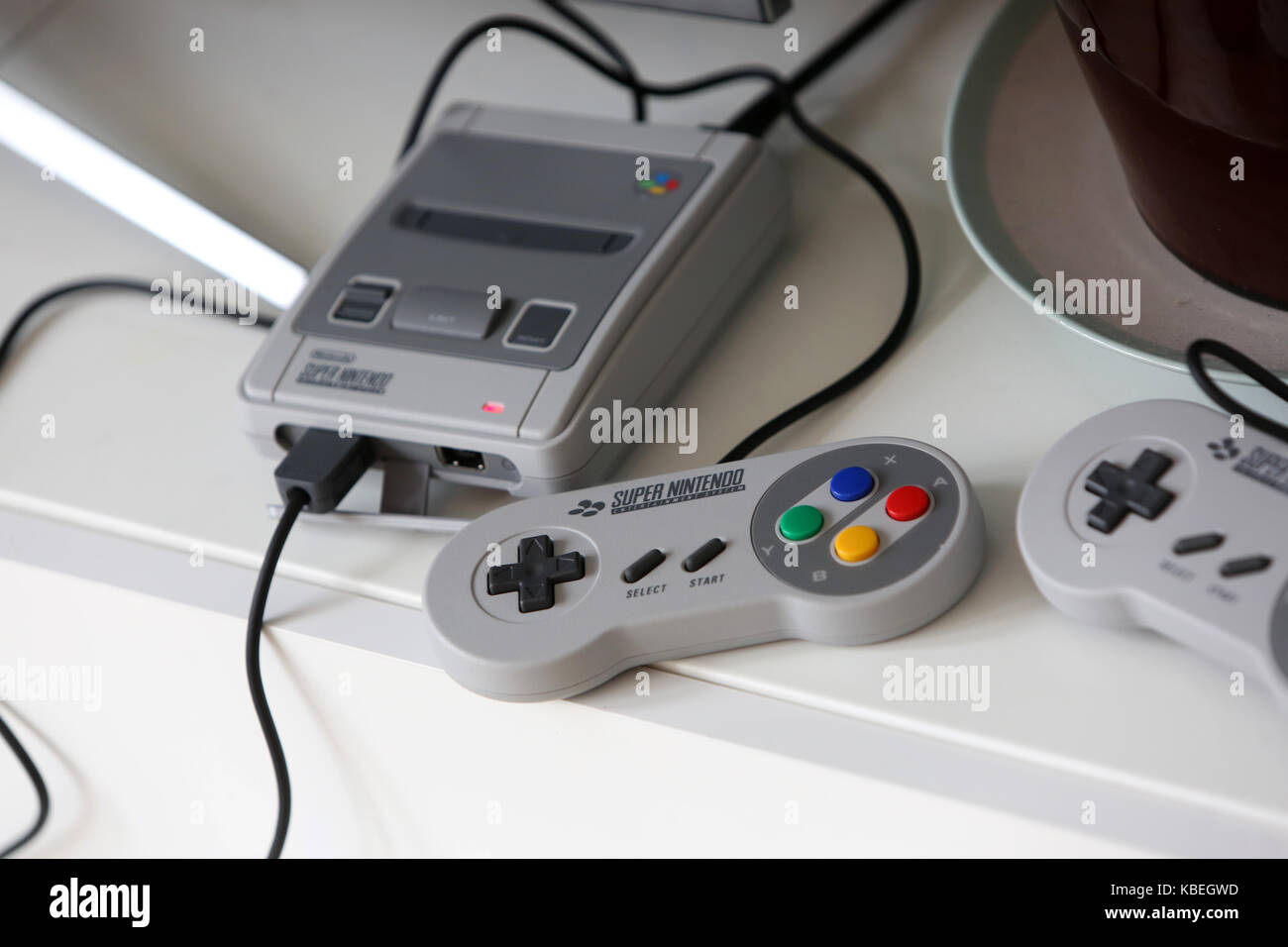 Le nouveau nintendo snes mini, (Super Nintendo Entertainment System)  photographié à une maison à Chichester, West Sussex, UK Photo Stock - Alamy