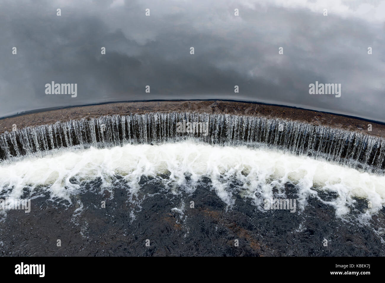 Demi-cercle watefall en Norvège vu de dessus Banque D'Images