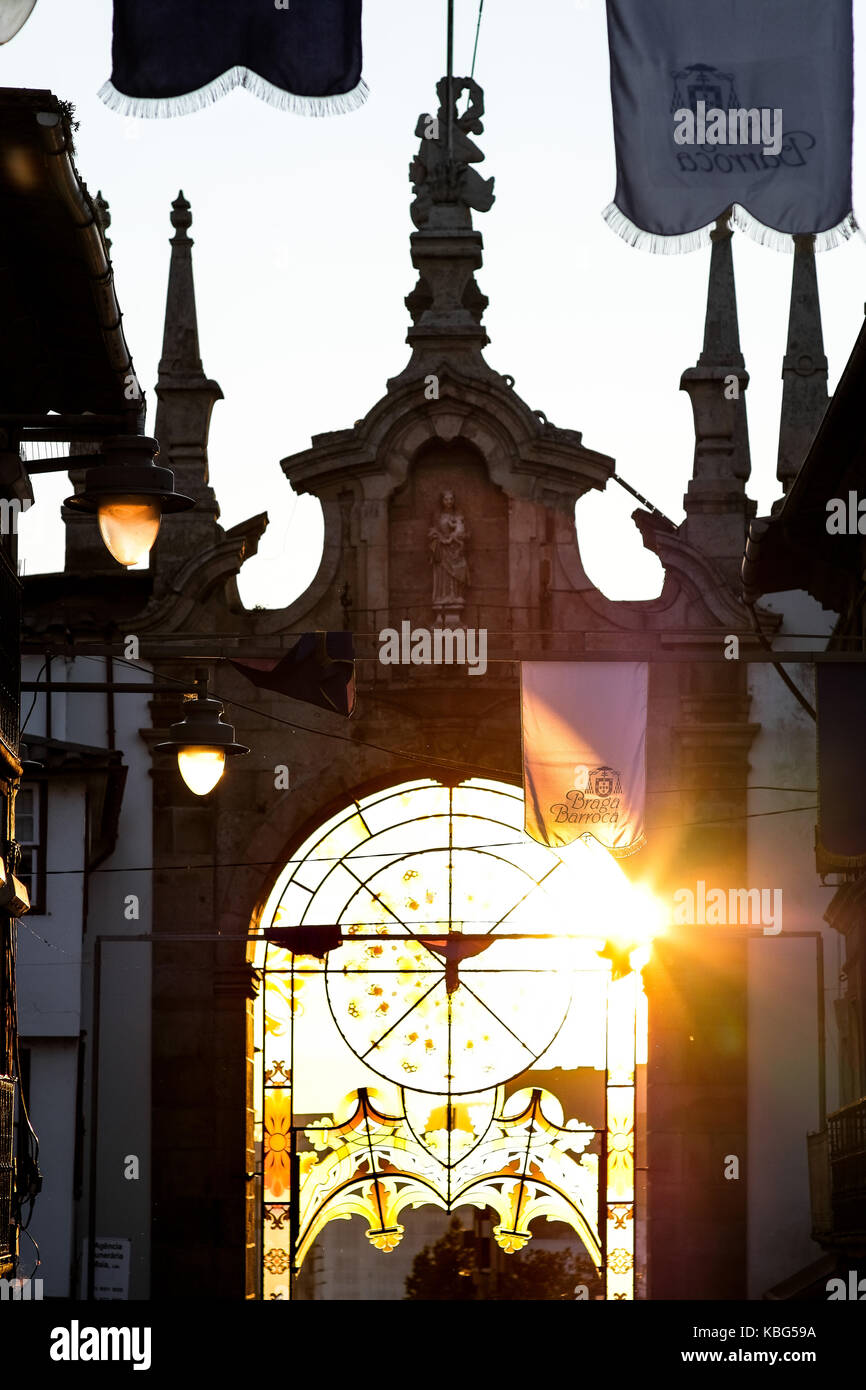 Braga, Portugal a gateway pour entrer dans la zone historique de la ville, au cours de n'importe quel moment de la journée il est courageux , mais le coucher du soleil s'il est magique. Banque D'Images