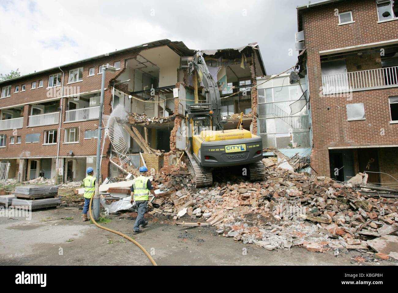 Démolition de l'ancien conseil appartements dans Erdington, Birmingham, Juin 2006 Banque D'Images