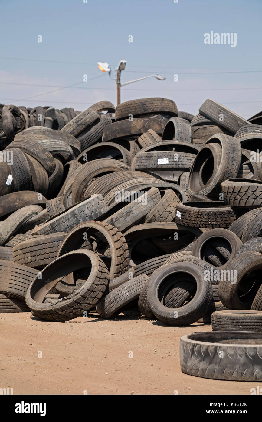 Denver, Colorado - pneus empilés à colorado le recyclage de pneus. Banque D'Images
