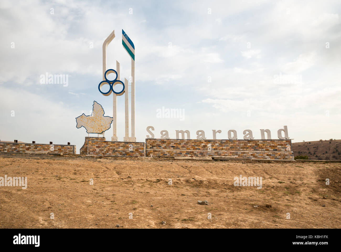 Inscrivez-vous sur le col takhta-karacha, signifiant l'entrée dans la région de Samarkand, Ouzbékistan Banque D'Images