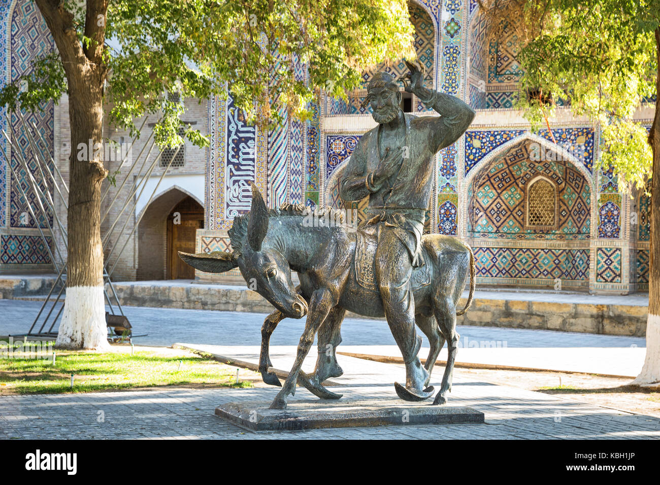 Boukhara, Ouzbékistan - 19 octobre 2016 : monument moderne au héros national de nasreddin hodja Banque D'Images