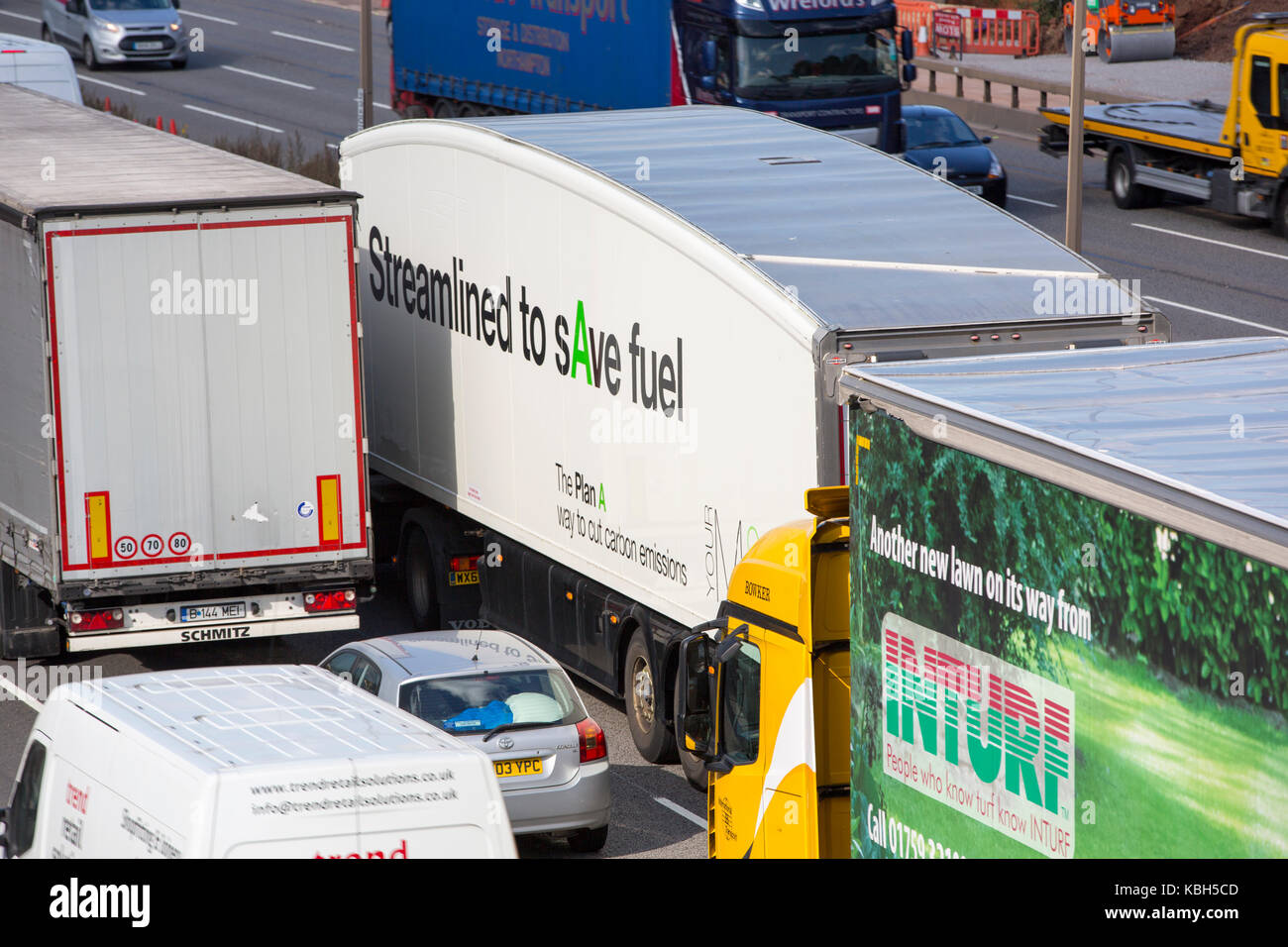 Un camion simplifié pour couper la conduite d'consupmtion. Banque D'Images