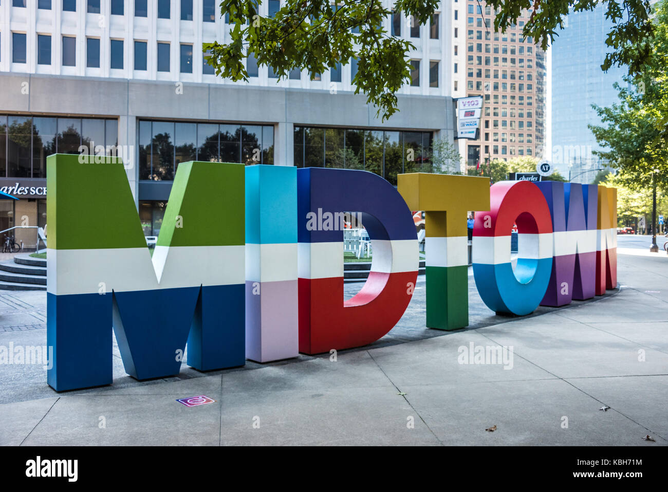 Midtown colorés, situés le long d'Peachtree Street dans Midtown Atlanta, Géorgie, à Colony Square dans le quartier des arts. Banque D'Images