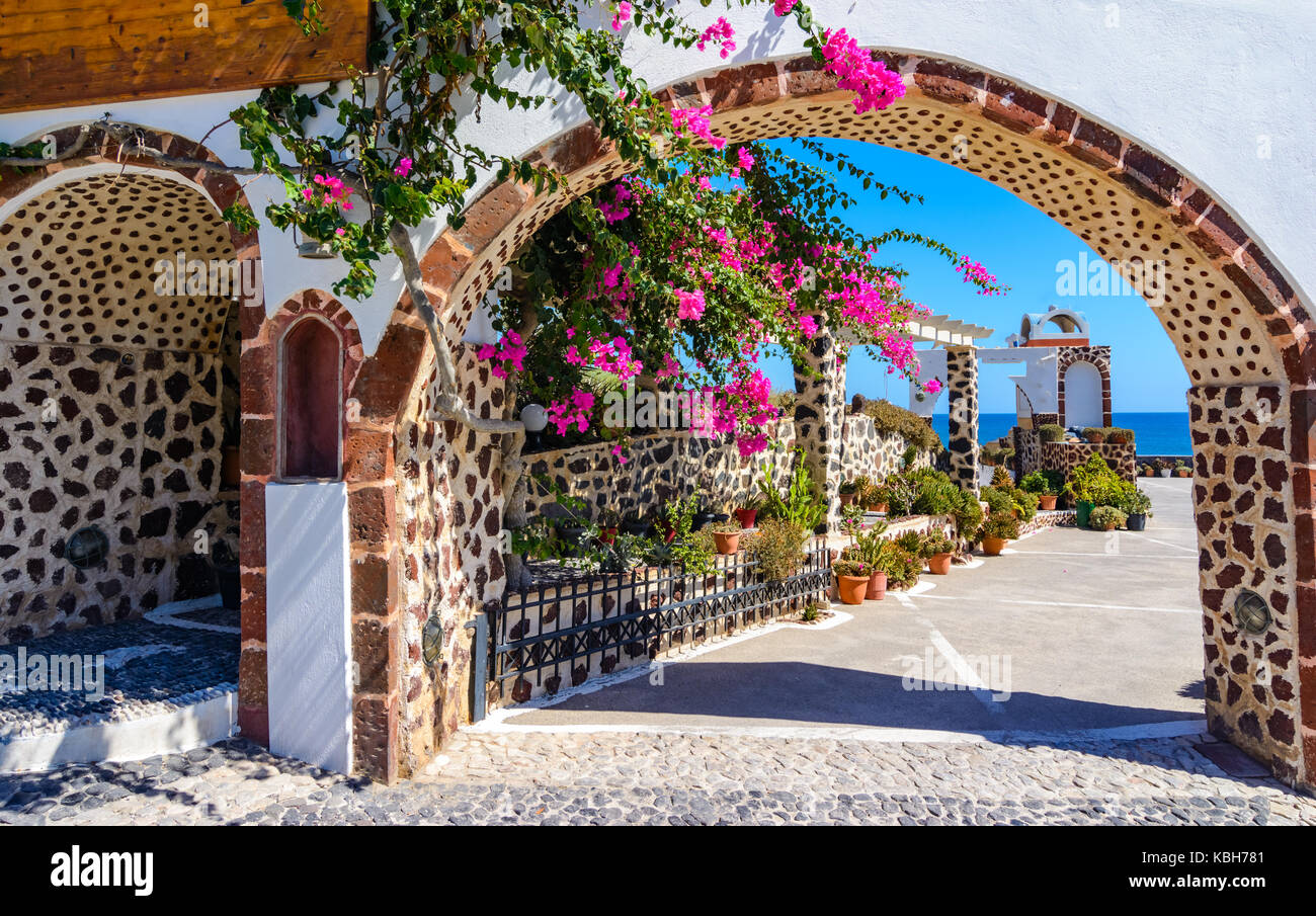 L'île de Santorin, Grèce. L'architecture grecque traditionnelle et célèbre sur la caldeira, la mer Égée. Banque D'Images