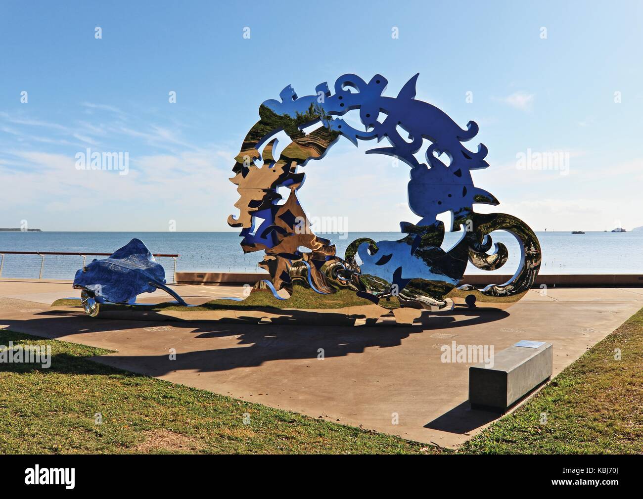 Les citoyens accès à la Grande Barrière de Corail, une sculpture par Brian Robinson... nouvelle sur le front de mer de Cairns, dévoilé fin août 2017 Banque D'Images