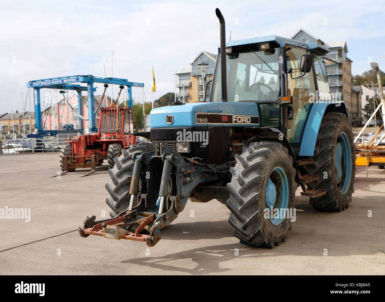 Septembre 2017 - tracteur et chariot élévateur téléchargeur appartenant à un chantier de Portishead, près de Bristol, Angleterre. Banque D'Images