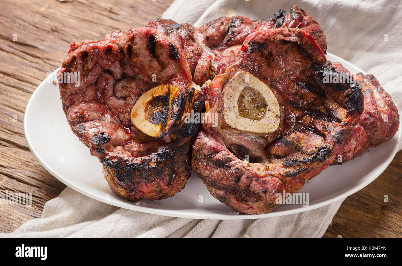 Osso Buco sur un fond de bois Banque D'Images