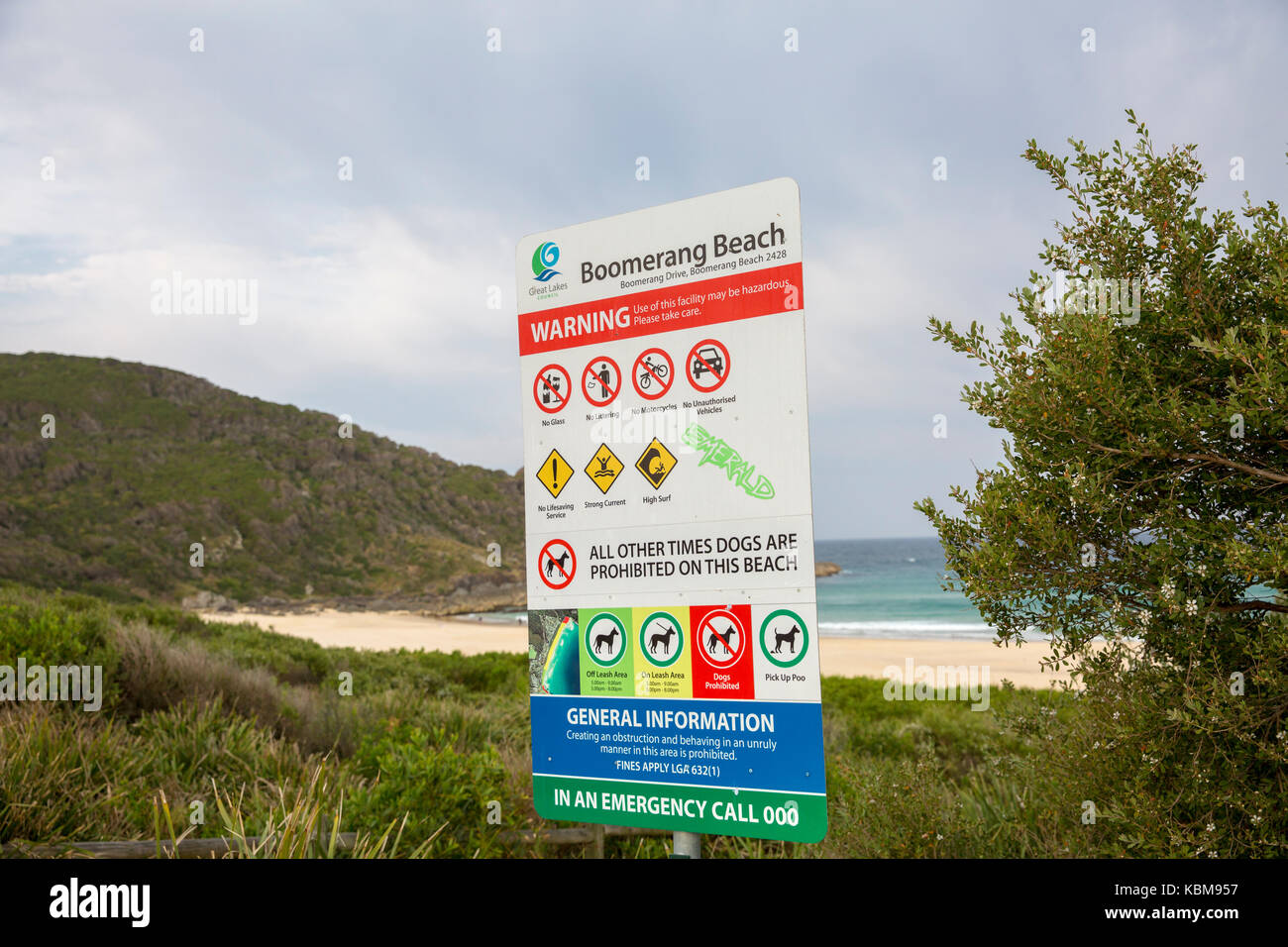 Inscrivez-vous pour un Boomerang beach, plage très prisée des surfeurs non surveillées sur le milieu de la côte nord de la Nouvelle-Galles du Sud, Australie Banque D'Images