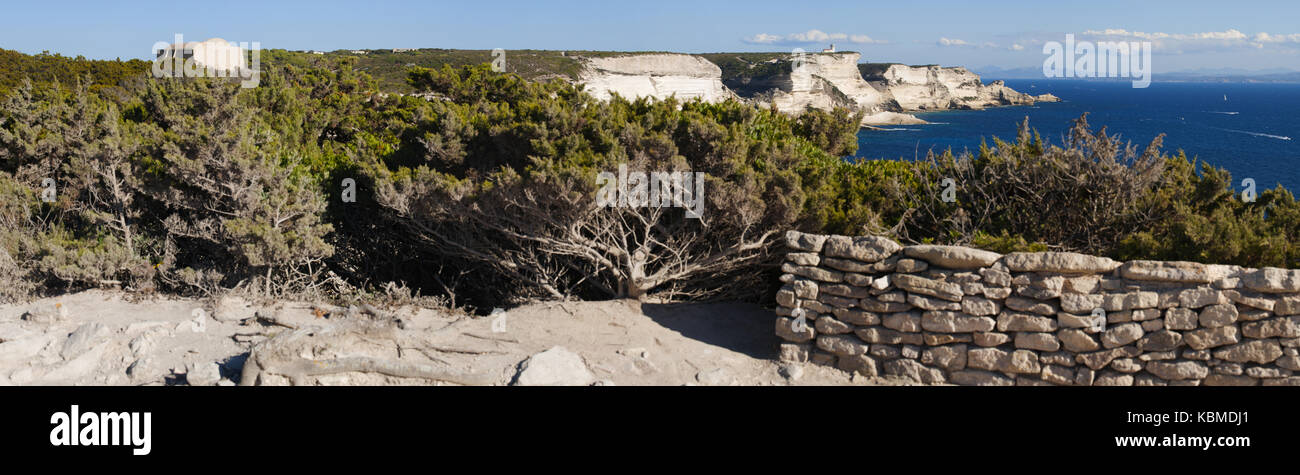Corse : le sentier de l'international bouches de Bonifacio marine park, réserve naturelle créée par la France et l'Italie en 1993 Banque D'Images