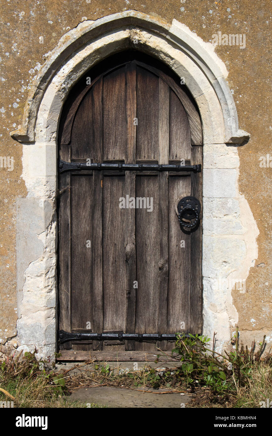 Vieille porte de bois de waldringfield église, waldringfield, Suffolk, Angleterre Banque D'Images