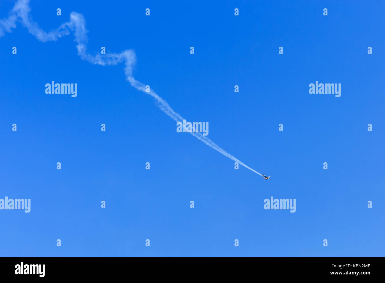Un avion supplémentaire EA-300 à deux places de l'équipe de vol acrobatique civile britannique Blades expose à Airbourne, Eastbourne Air show 2017, Eastbourne UK Banque D'Images
