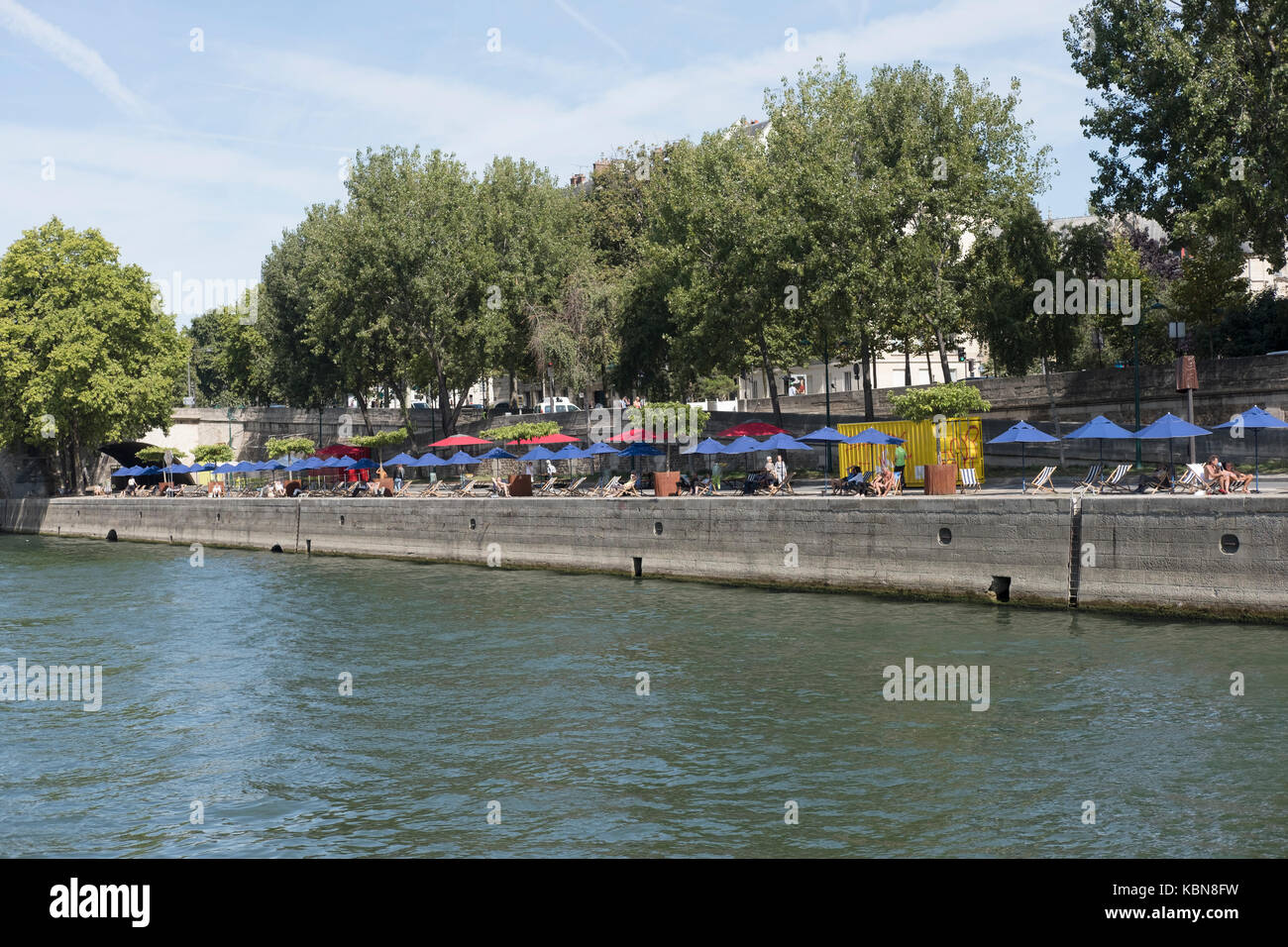 Au soleil au bord de la Seine Paris Banque D'Images